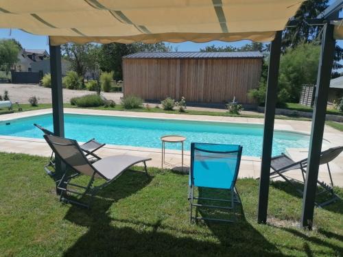 Gîte Ecureuil avec piscine 4-6 personnes
