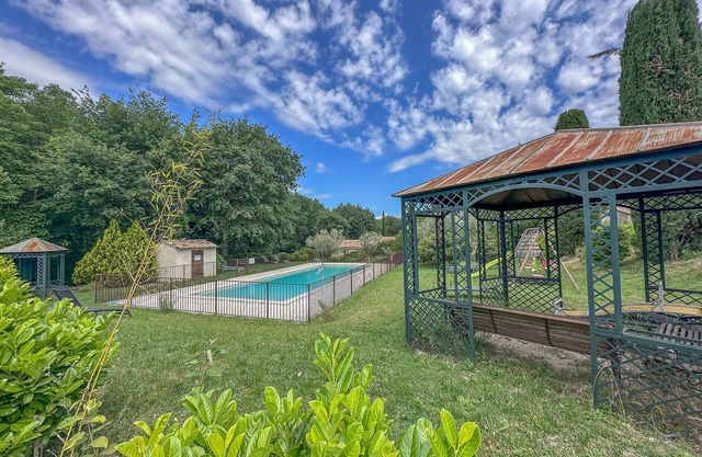 Gîte Eden, aux Mirabelles, piscine commune