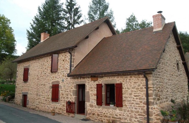 Gîte Familial avec Cascade, Pêche, Activités et Proximité de Vichy - FR-1-489-21