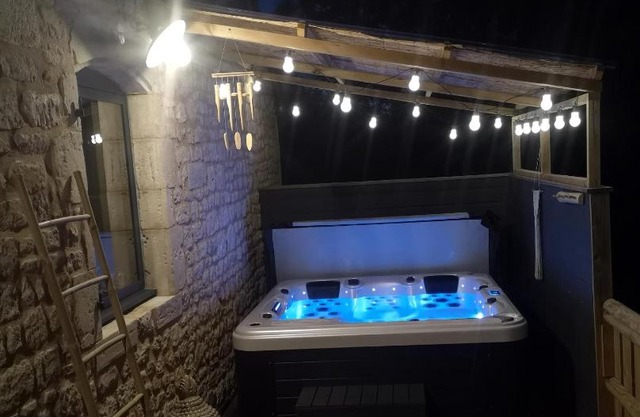 Gîte La Grange de La Trigalle avec spa professionnel privatif