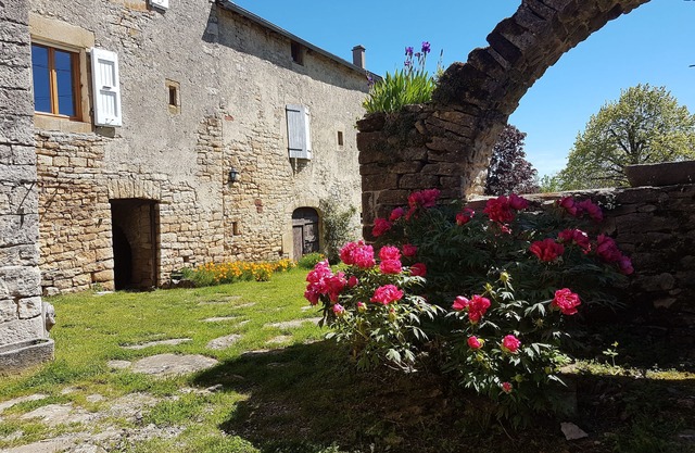 Gîte la Tour Manoir d'Ajas Organic Farm
