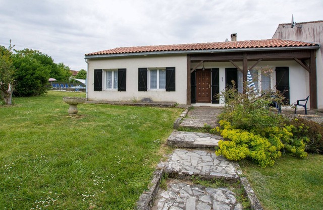 Gîte Rétaud, 6 people, swimming pool under cover