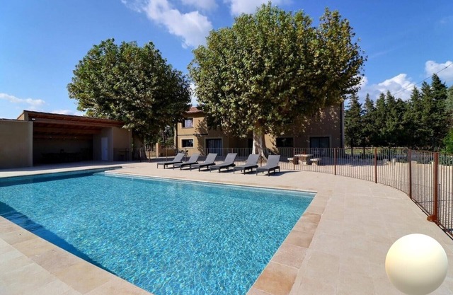 Gîte Spacieux, Rénové, Climatisé Avec Grande Piscine Sécurisée, Jardin Clos