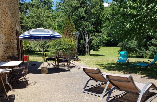Gîte Verger -Domaine Cambourté 3* -stone house 5km from Sarlat - swimming pool -wifi