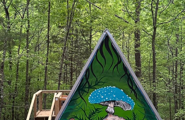 G-5 Glamp in Bohamia - 268 acre forest retreat