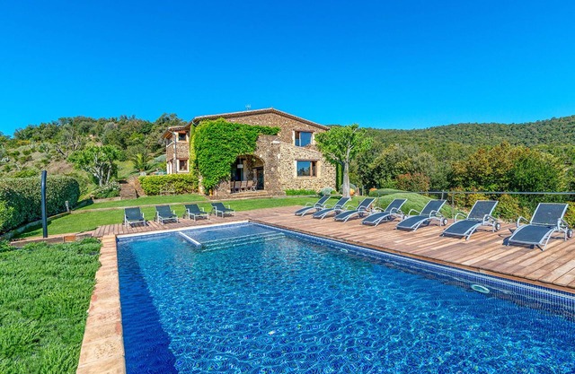 Gorgeous villa with pool & tennis near the Costa Brava, stunning views sleeps 12