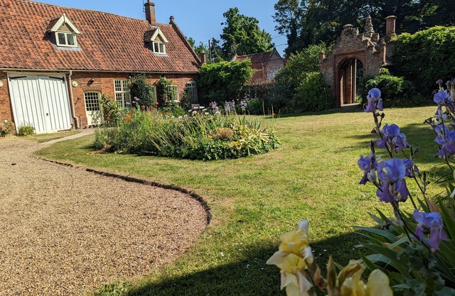 Gaffers Cottage - sleeps 12 guests in 5 bedrooms