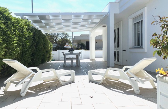 GALLIPOLI/MARINA DI MANCAVERSA VILLA Mediterraneo 4/5 PLACES 100 MT FROM THE SEA