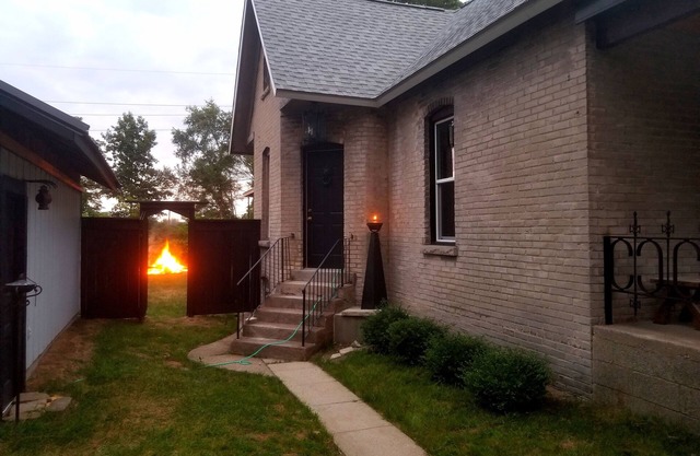 Gamblers Bluff - More play than stay! n An immersive experience. Art in motion.