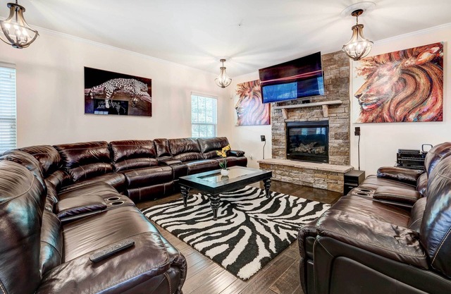Game Room + Gym: Downtown DC Home!