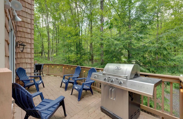 Game Room + Lake Access: Albrightsville Escape