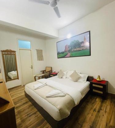 Ganga Ghat 2 BHK Apartment Near Kashi Vishwanath Temple With Parking And Lift