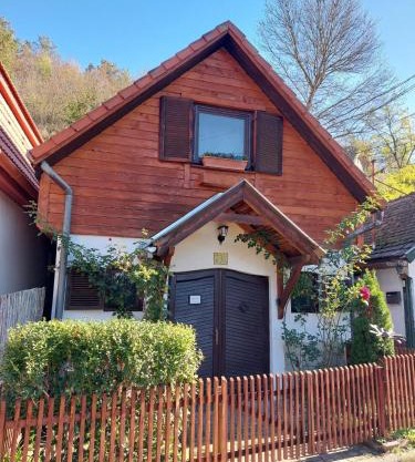 Garden Cottage Zebegény