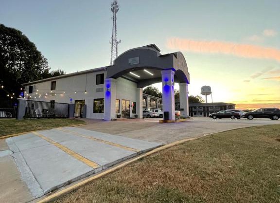 Garden Inn & Suites