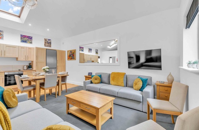 Garden Lodge With Parking | By My Getaways