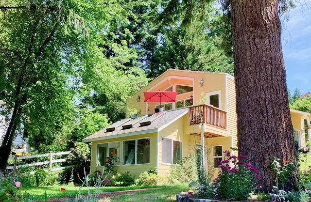 Garden Oasis the Heart of Woodinville Wineries