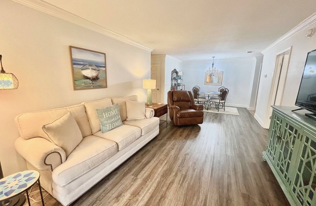 Gated condo near beaches, shops and dining