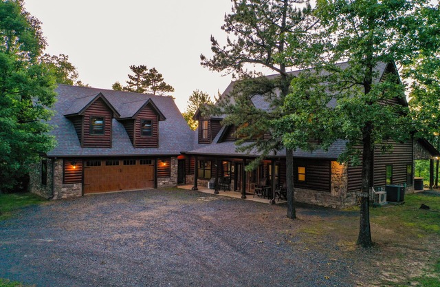 Gated Hilltop Luxury Lodge on 100 acres - Relax and Enjoy AMAZING VIEWS