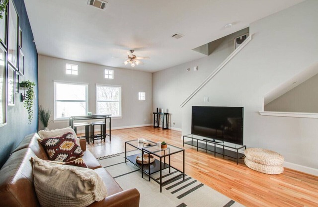Gated Townhome w/Garage Parking by Hobby Airport!