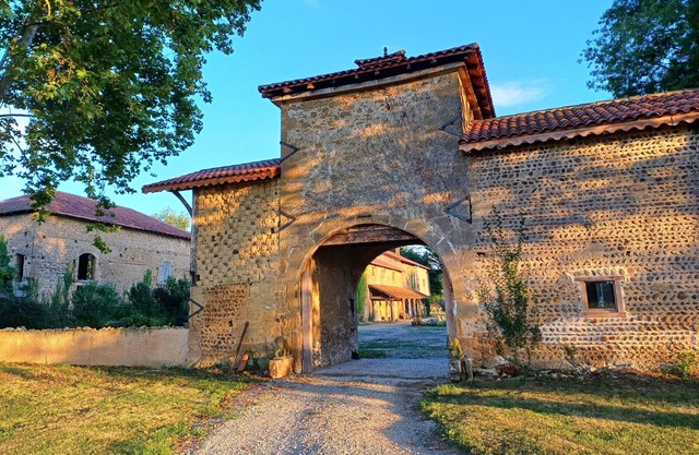 Gatehouse at Chateau de Sariac - Romantic Retreat