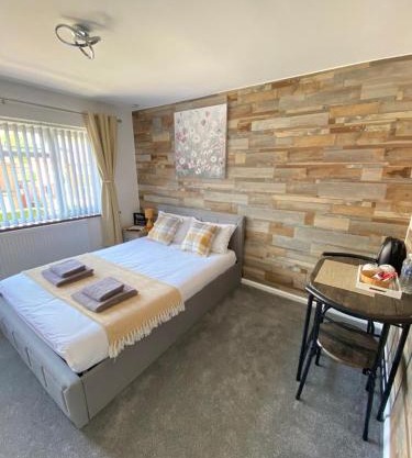 Gatwick Deluxe En-suite Rooms