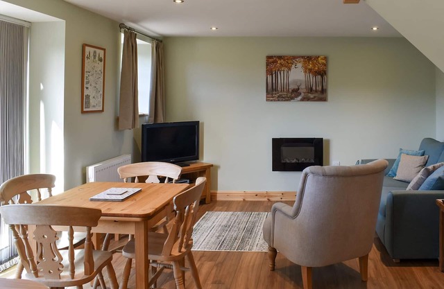 2 bedroom accommodation in Holymoorside near Chesterfield