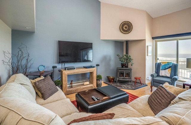 Gearhart House G740. 5th floor condo with amazing ocean views