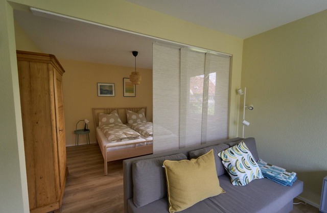 Gemütliche Ferienwohnung mit Blick in Garten und Freisitz