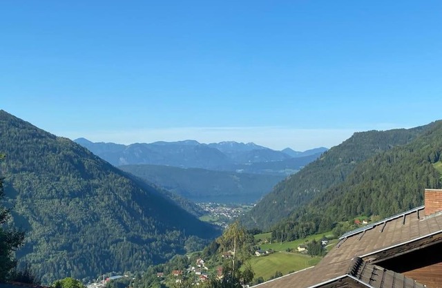 Gemütliches Bergappartement mit Seeblick