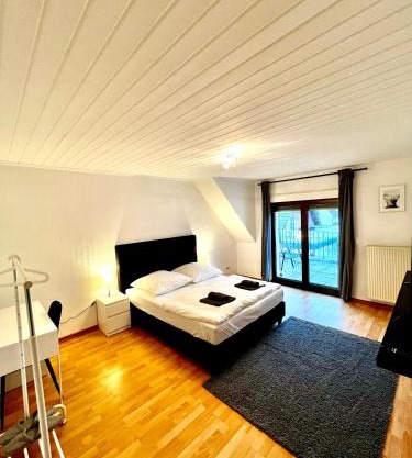 Gemütliches Zimmer mit großer Terrasse Nähe Messe, Flughafen & PSD Dome