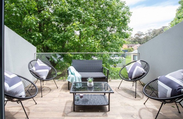 Generous 2-Bed Townhouse With A Private Balcony