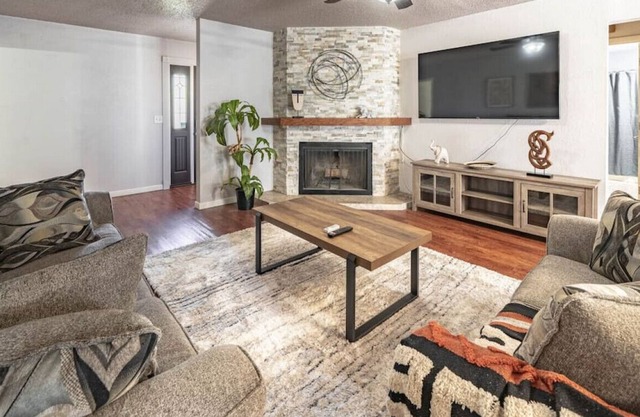 Geneva's House - 3BR/2BA - Close to Everything