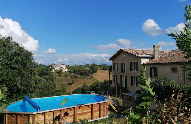 Gentleman House for rent for 10 on large vineyards