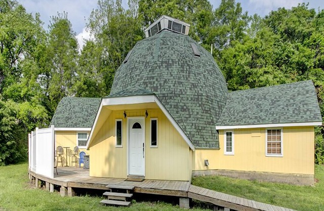 Geodesic dome within minutes of hiking, kayaking, JBU, casino and Siloam Springs