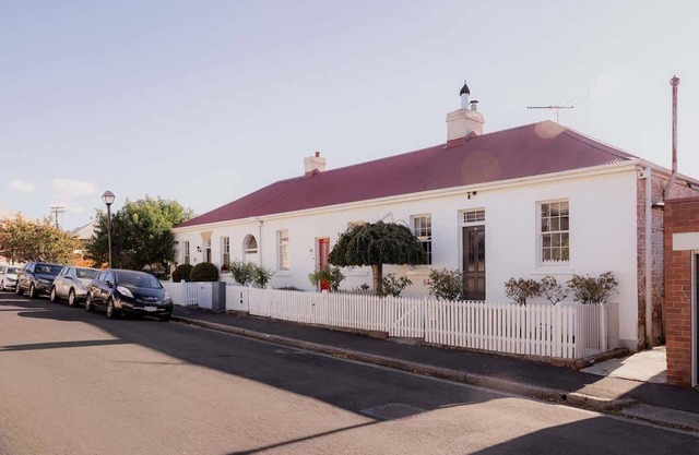 Georgian built Battery Point cottage