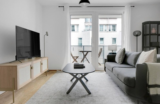 gepflegter Neubau mit Balkon, nähe UNO, Donauinsel und Alten Donau, viele Badestrände, 5 min zur U1