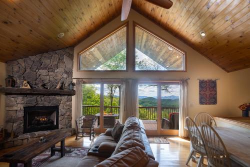 Get-away Cabin Hot Tub Sunsetmtn Views,asheville