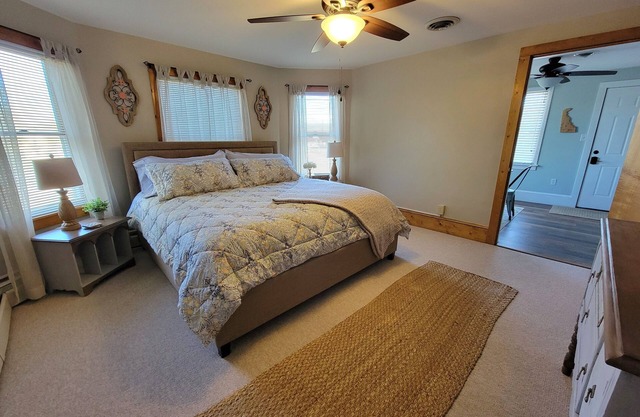 Getaway! Close to beach, outlet shopping & golf!