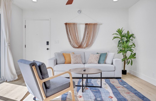 Getaway in Long Beach, 5 minutes to Beach & Fun!