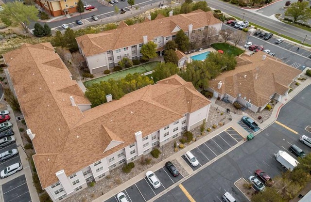 Getaway Vacation! Pets Allowed, w/Full Kitchen, Onsite Parking, FREE Breakfast!