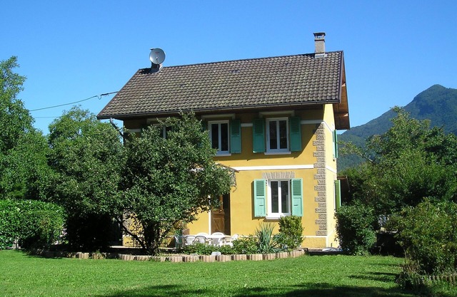 Giez. Character property close to Lake Annecy with beautiful mountain views.