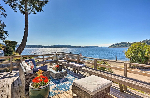 Gig Harbor House w/Private Beach + Views!