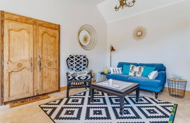 Gil’s Workshop - One Bedroom Villa, Sleeps 2