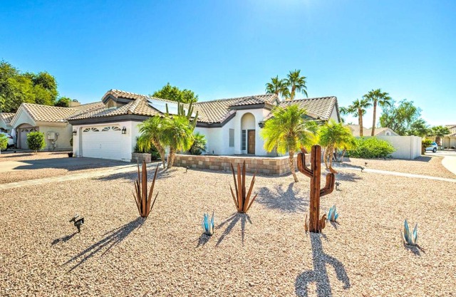 Gilbert Family Home Games, Private Pool and Patio!