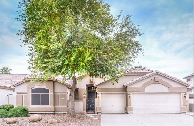 ✨GILBERT GETAWAY✨Beautiful home away from home with lots of amenities!