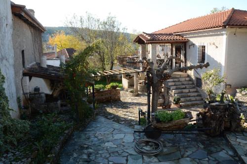 Giorgos' & Noula's Cottage in Desfina village- near Delphi