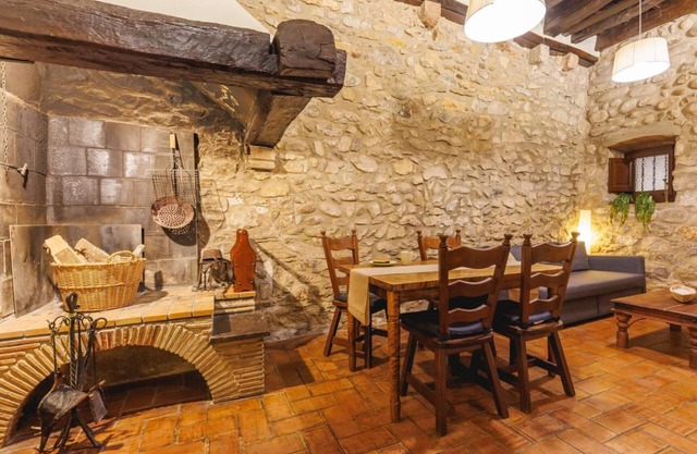 Girona 1593 - Holiday Apartment Rental in Girona | Bravissimo