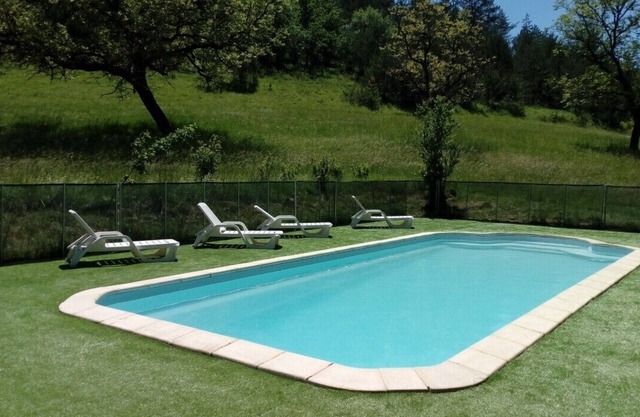 Gite in the heart of nature, quiet, with swimming pool and air conditioning, pets welcome.