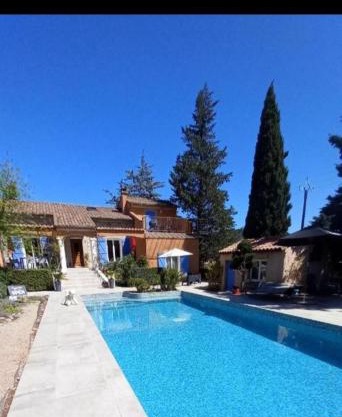 GITE 2 personnes avec piscine