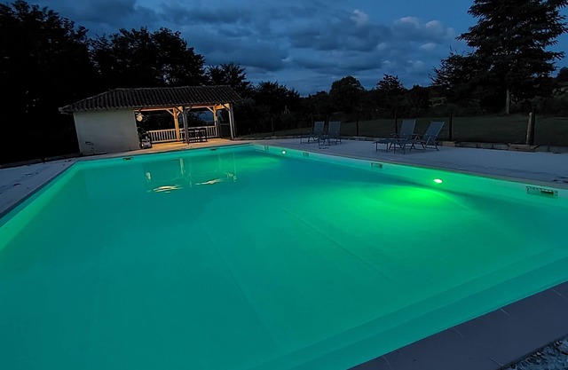 Gîte Acacia, swimming pool and table d'hôtes in the Gers countryside